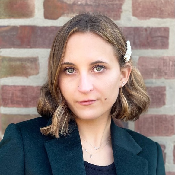 Meet your Posher, Danielle - Picture 1 of 1